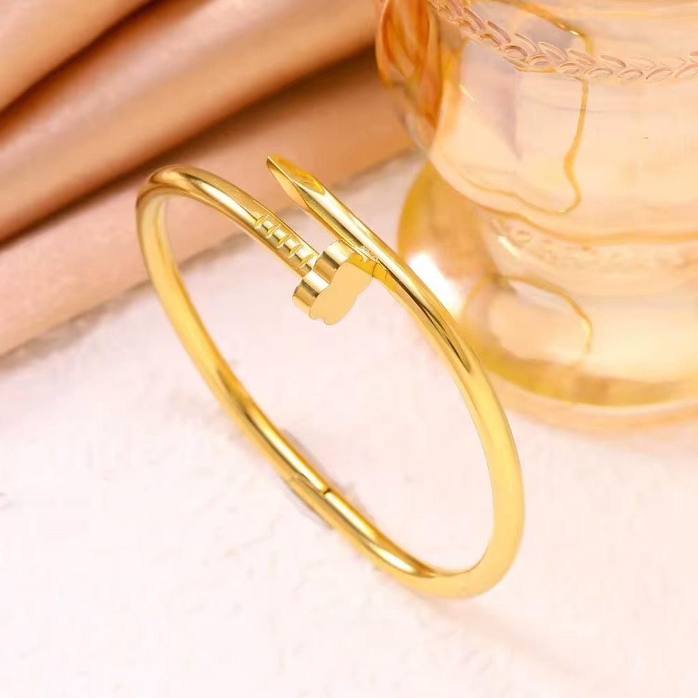 Four leaf clover bangle