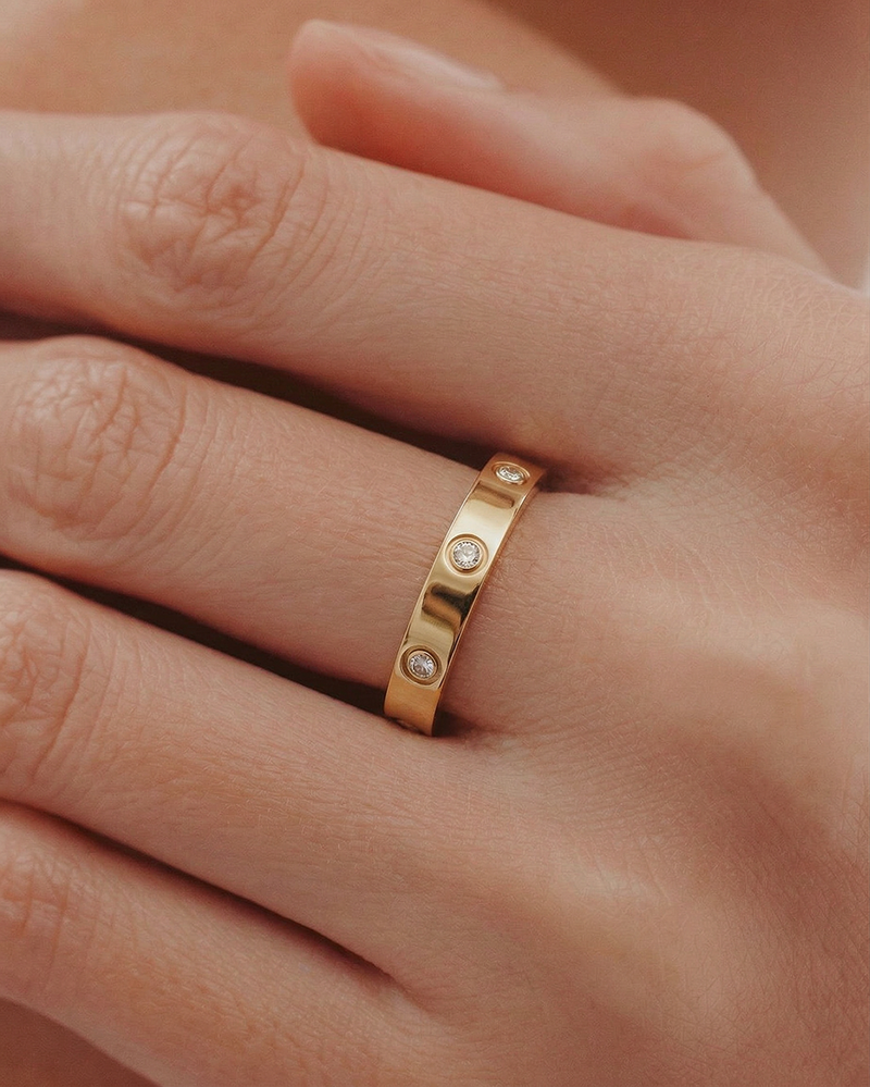 Six diamonds ring