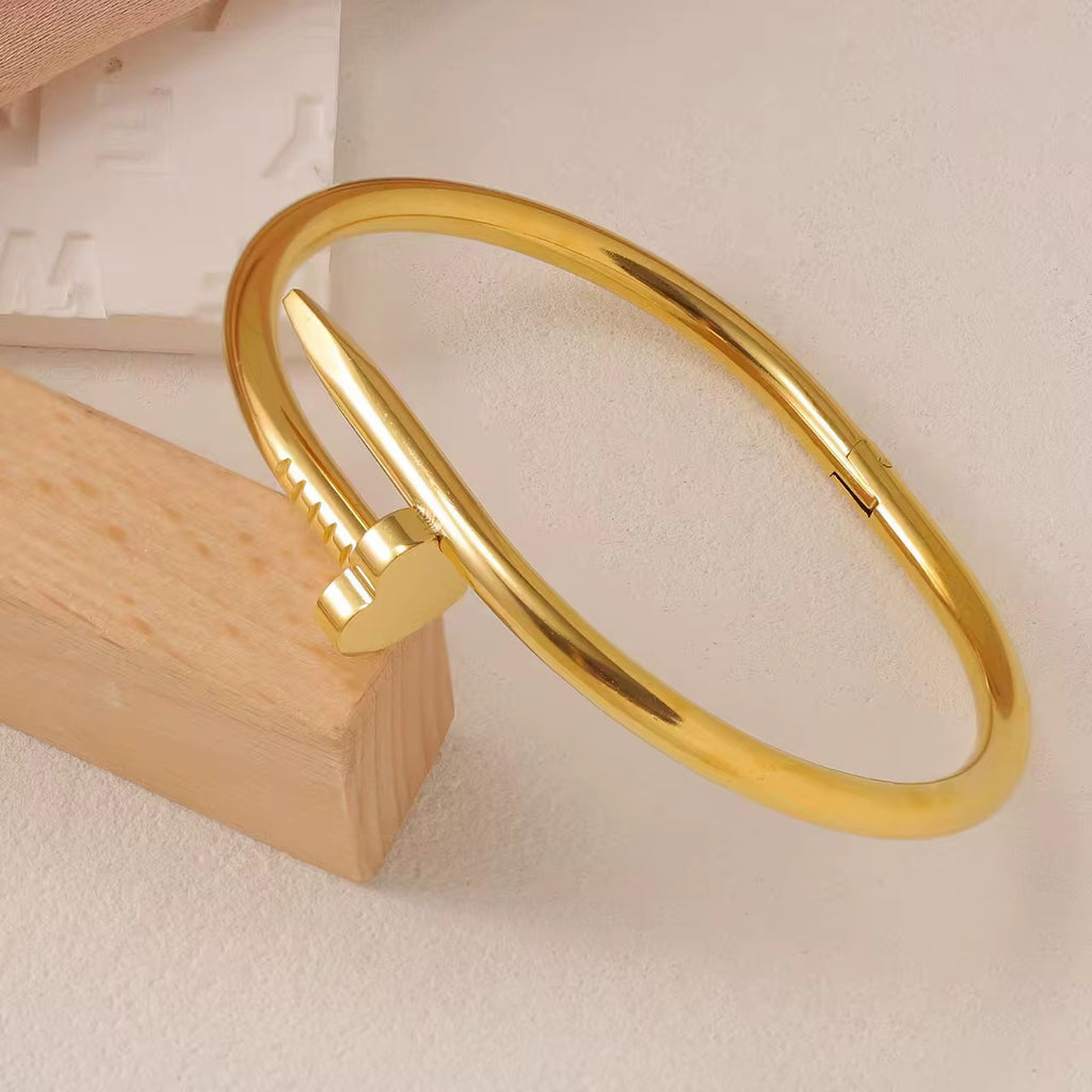 Four leaf clover bangle