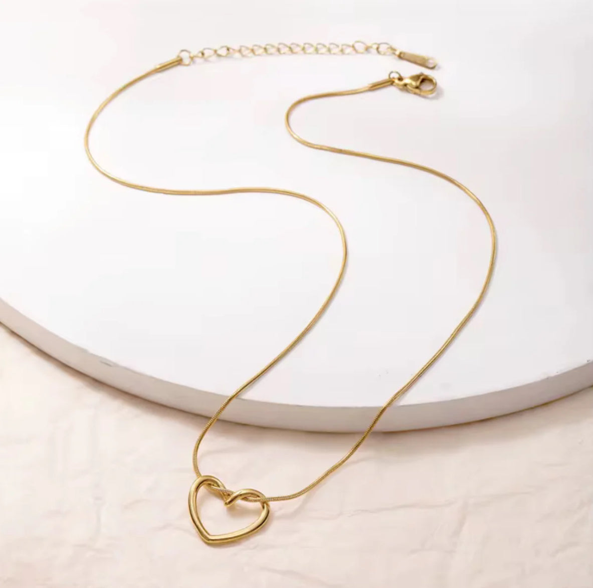 Heartline necklace