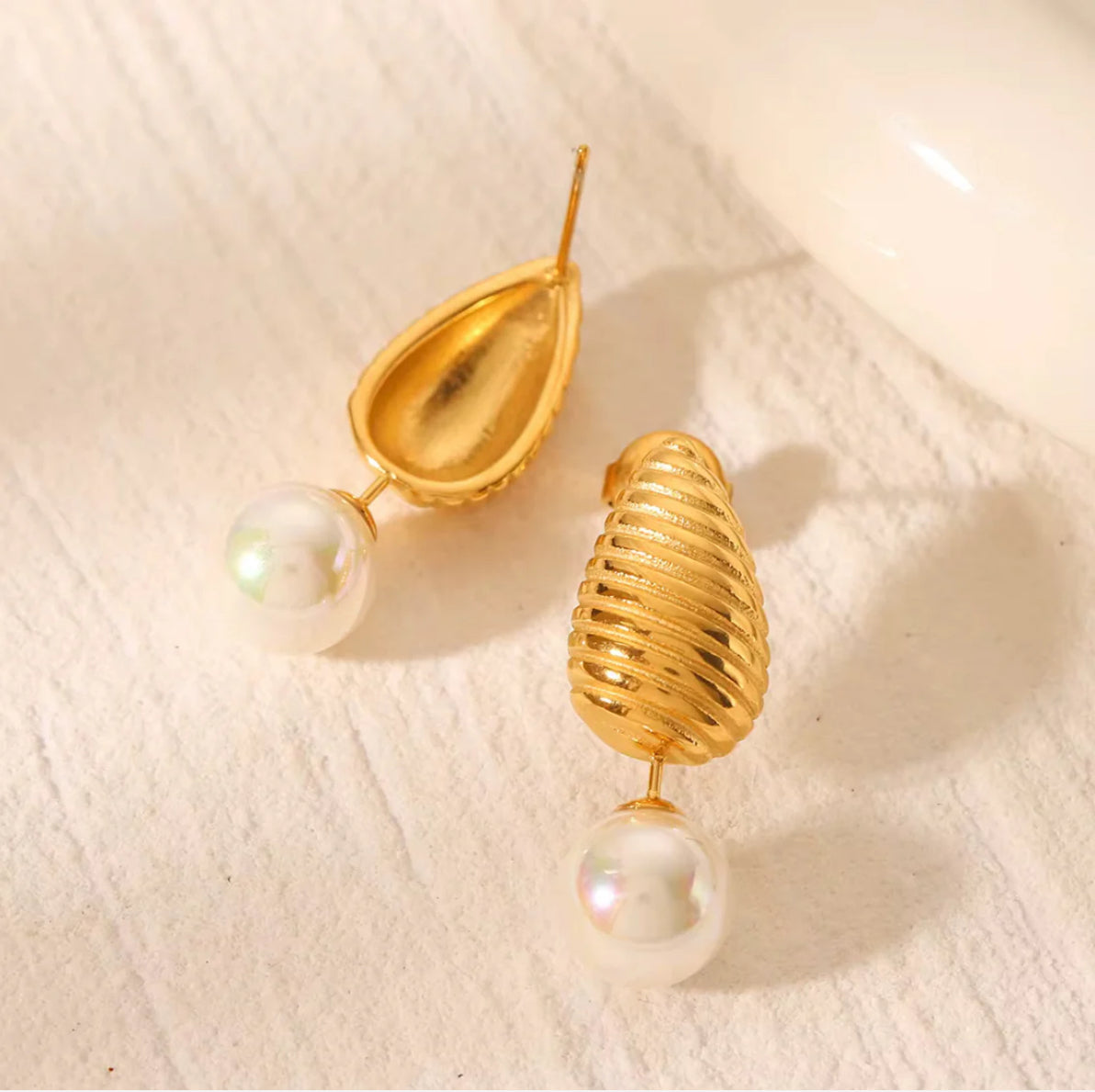 Golden Shell Pearl Drops