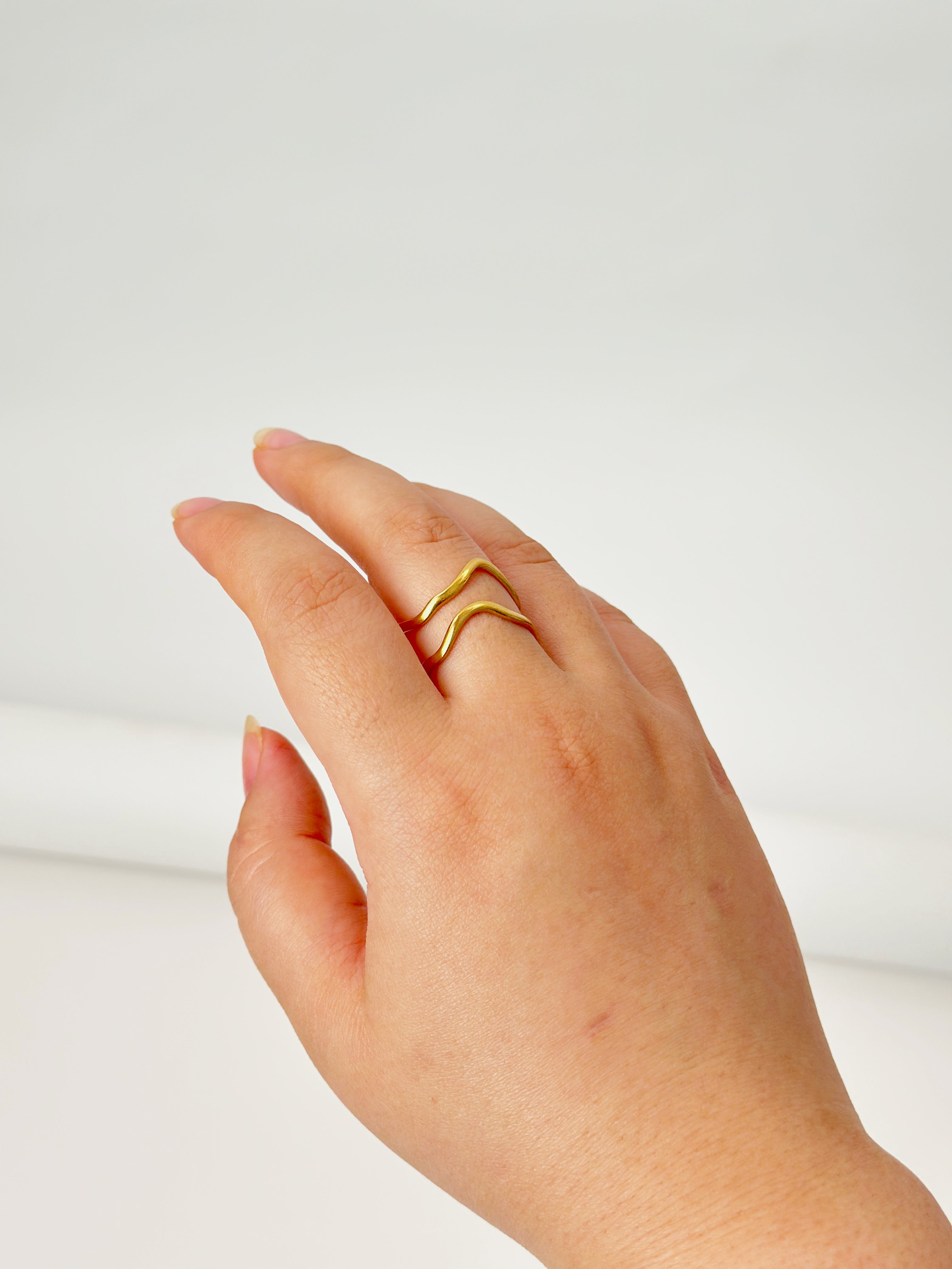 Double-Layer Waved ring